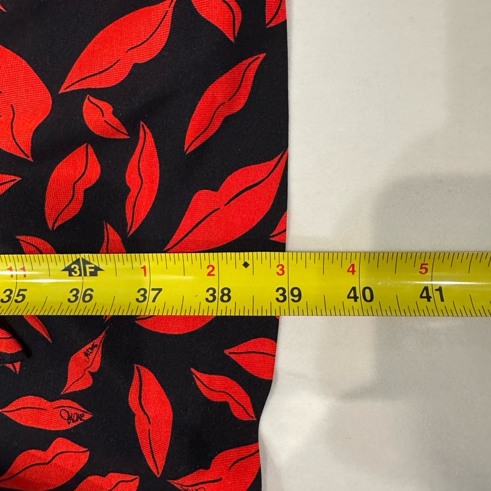 Diane Von Furstenburg Black Silk Jersey Wrap Dress With Red Lips Print - Picture 13 of 14